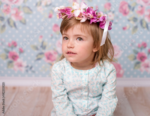 Beautifull little girl on background with flowers