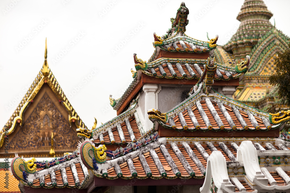 Fototapeta premium Temple roof in Wat Pho, Bangkok, Thailand