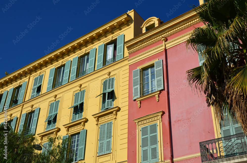 Obraz premium Nice façades colorées, place Massena et promenade du Paillon