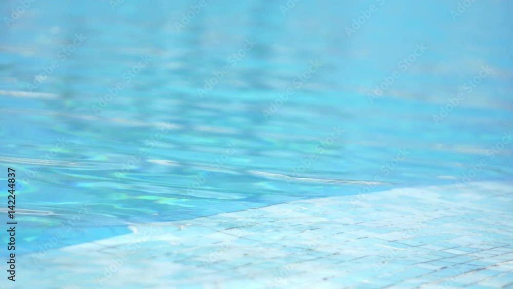  High quality loopable video of waving water in 4K