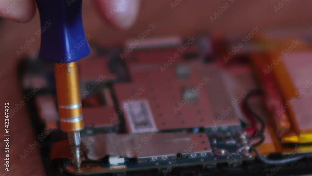 repair screwdriver tablet/repair tablet unscrewing screws with a screwdriver repair screwdriver tablet/repair tablet unscrewing screws with a screwdriver