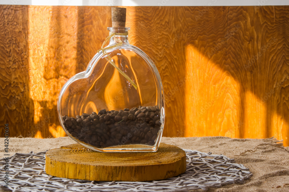 Obraz premium dekoracyjna kompozycja z ziarnistą kawą w szklanym słoiku