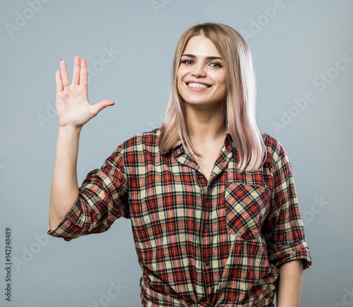 Canvas Print Young woman with hello sign