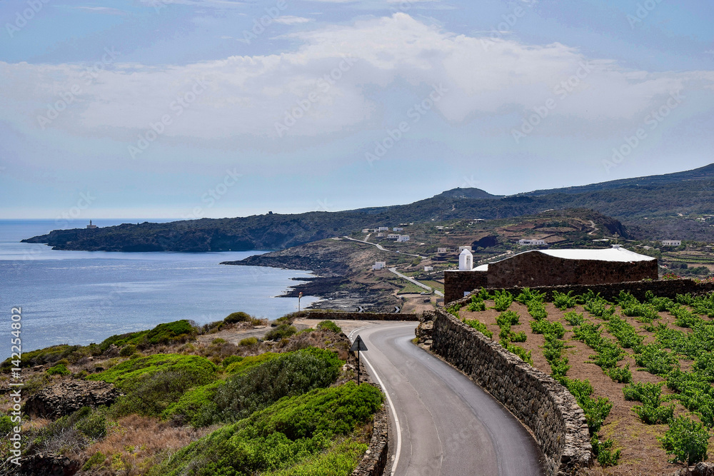 Vista panoramica della baia di Kattinale nell'isola di Pantelleria, Sicilia