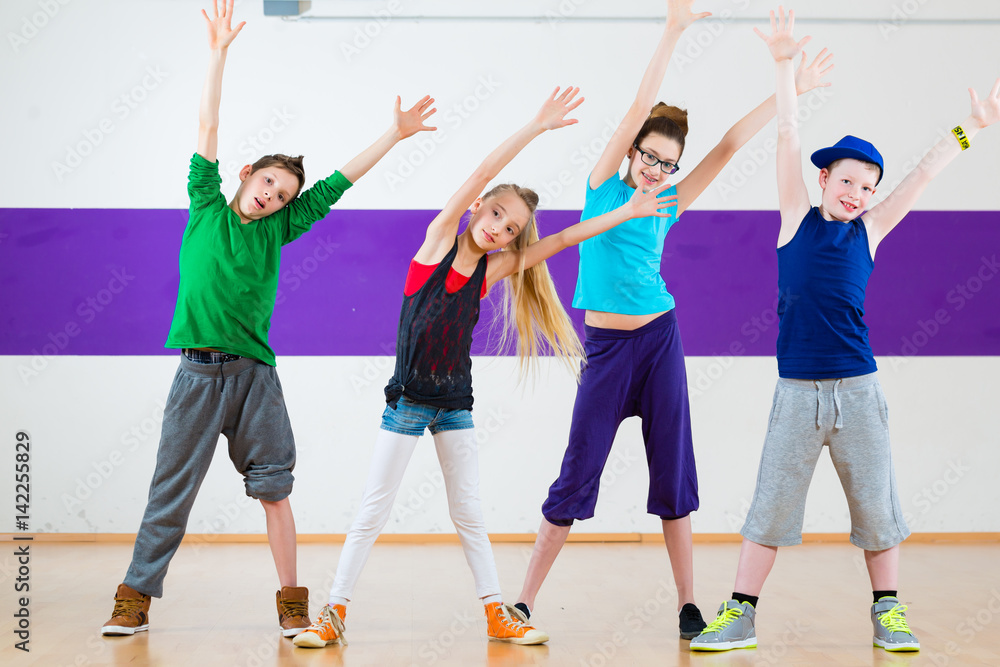 Fototapeta Dzieci pociągu Zumba fitness w szkole tańca