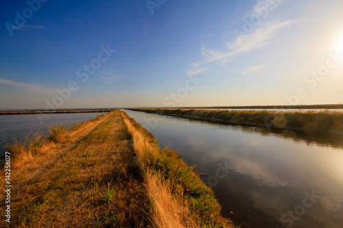 canale nelle saline