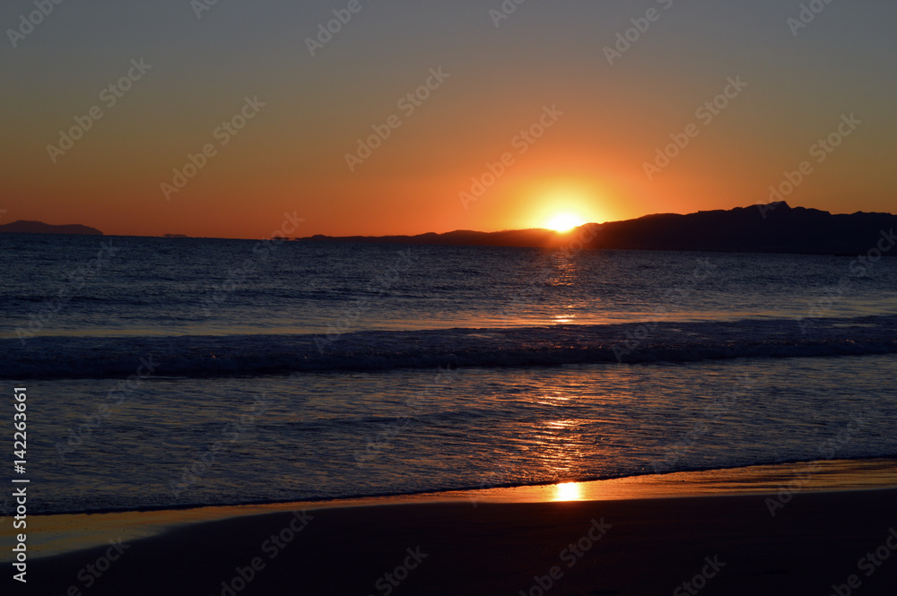 Puesta de sol en la playa en Salou
