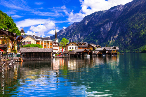 Hallstat - beautiful Alpine paradise village in the lakeside, Austria © Freesurf
