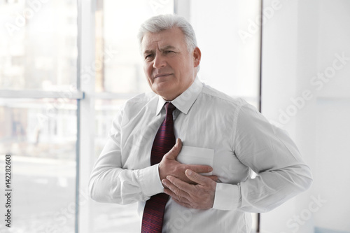 Man with chest pain sufferi...