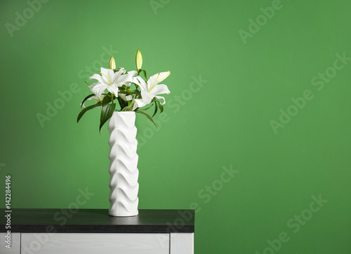 Fototapeta Naklejka Na Ścianę i Meble -  Beautiful white lilies in vase on table
