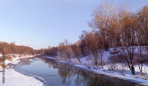 Fototapeta Naklejka Na Ścianę i Meble -  The Yauza River on a sunny winter day. Russia, Moscow