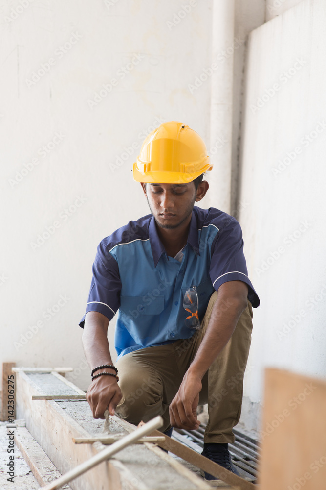 indian contruction working doing mansonary indian contruction working doing mansonary