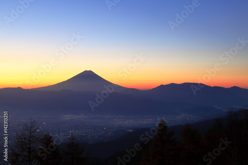 富士山と朝焼けの空、甘利山にて
