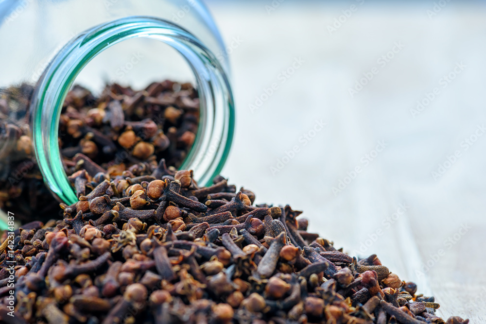 Dry cloves Dry cloves