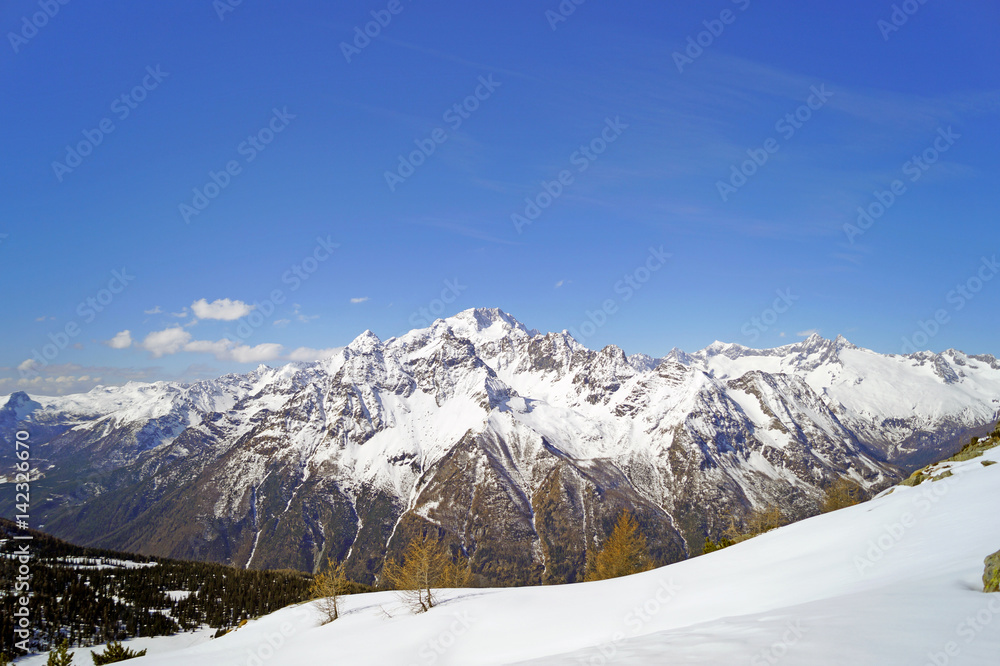 Panorama montano con vista massiccio Alpe Lago