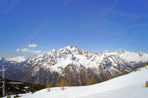 Panorama montano con vista massiccio Alpe Lago © Carlo