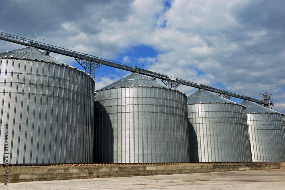 Building Exterior, Storage and drying of grains, wheat, corn, soy, sunflower Building Exterior, Storage and drying of grains, wheat, corn, soy, sunflower
