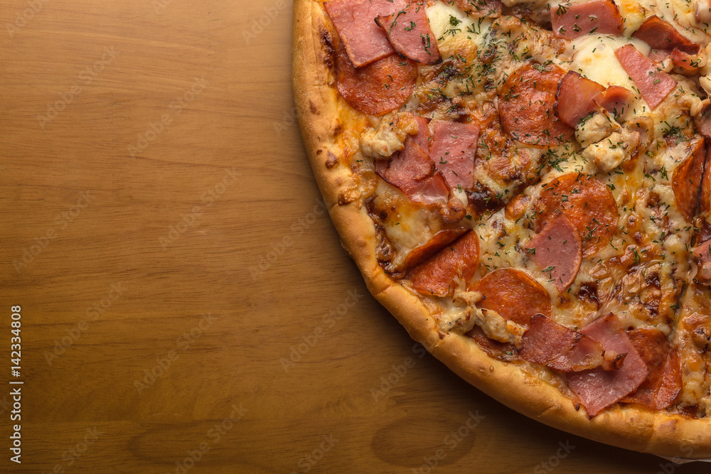 Pizza, composition: sauce, mozzarella cheese, pepperoni sausage, ham, bacon