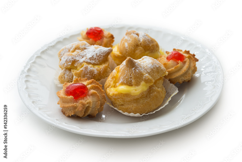 Bigne e Pasta reale, pasticcini Italiani Stock-Foto | Adobe Stock