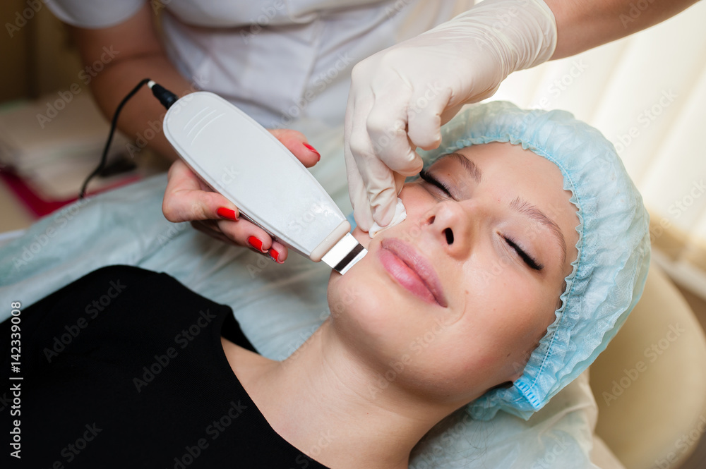 Cosmetology. Hardware cleaning of pores. Cosmetology. Hardware cleaning of pores.