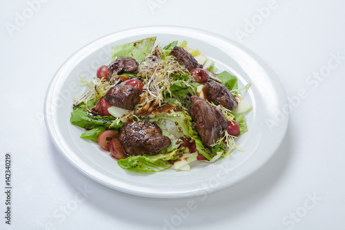 warm salad with chicken liver and grapes