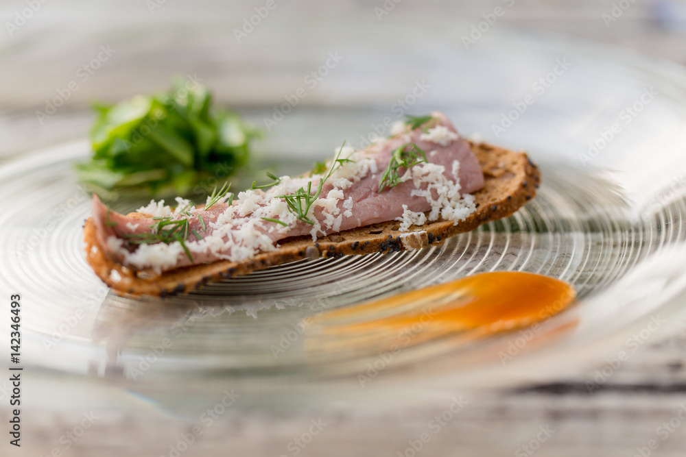 Räucheraal auf Brot, Frühlingsmenü Stock-Foto | Adobe Stock