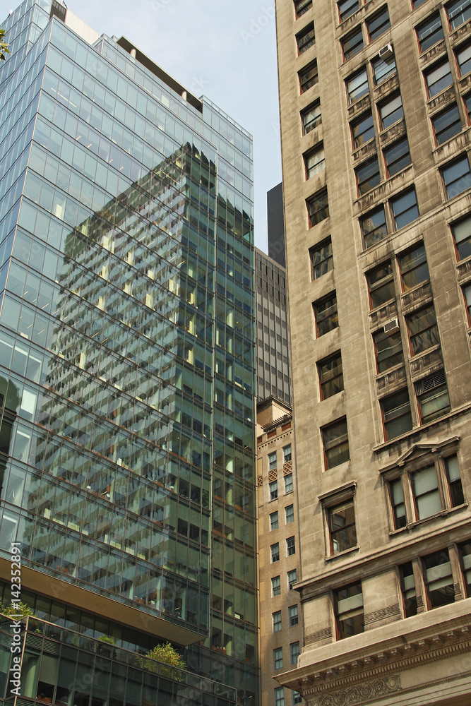 Fototapeta premium Buildings and reflections of New York