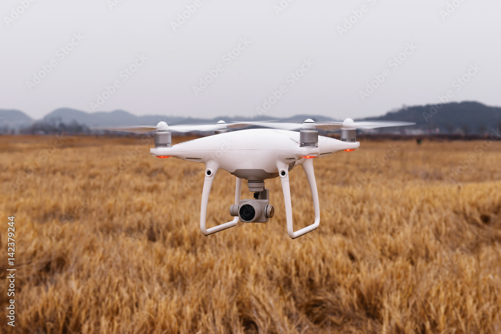 flying drone flying drone