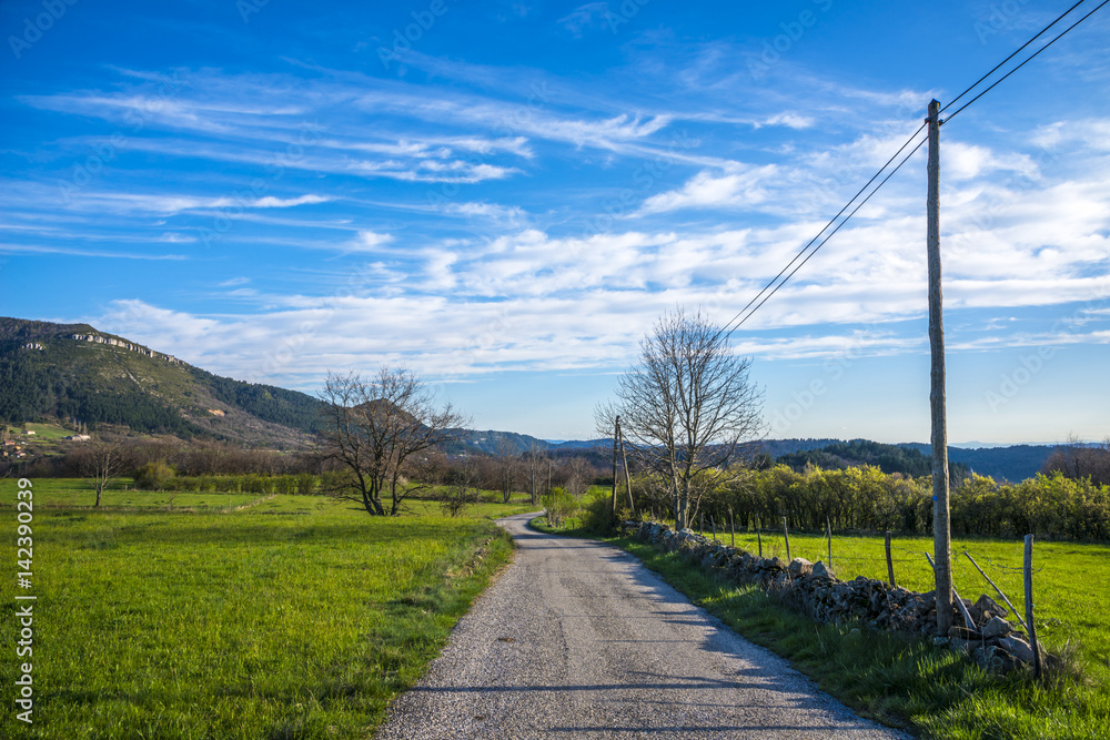 Ardèche paysage avec route de campagne Ardèche paysage avec route de campagne