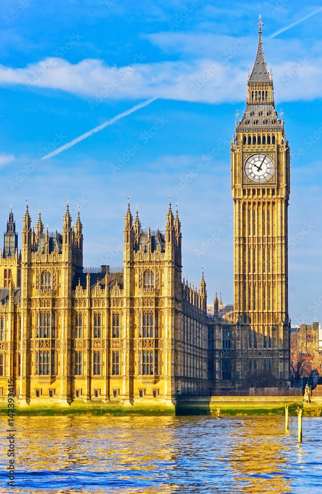 Fototapeta premium View of the Houses of Parliament with sunny sky in the background.