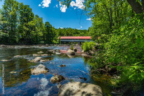 Fototapeta Naklejka Na Ścianę i Meble -  Ashuelot Covered Bridge