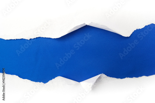 фотографія torn white paper on blue background