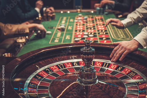 Canvastavla Gambling table in luxury casino