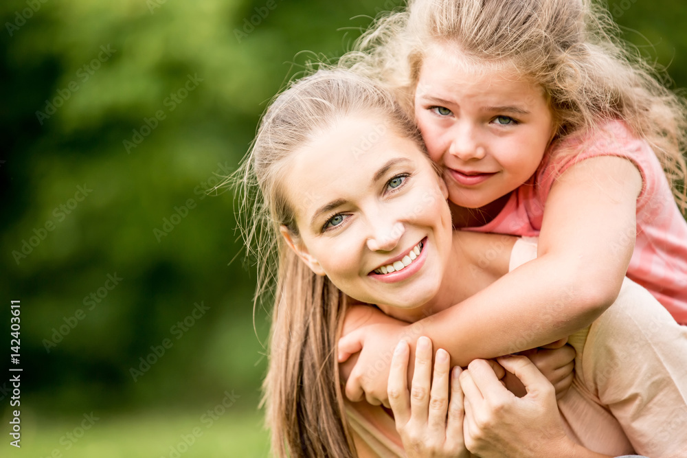 Mutter und Tochter zusammen Mutter und Tochter zusammen