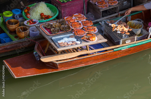 Floating market © Galyna Andrushko