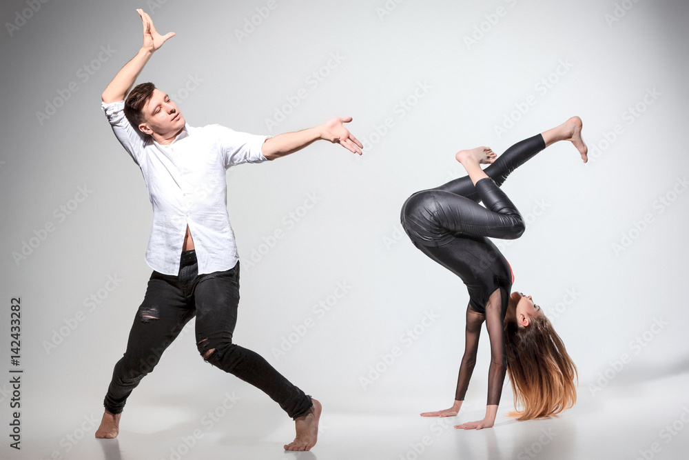 Fototapeta Two people dancing in contemporary stile