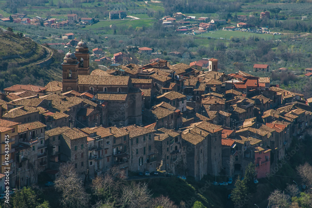 Veduta aerea del piccolo borgo di Piglio nel Lazio