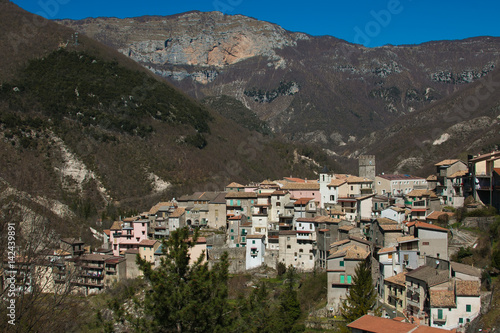 Vallepietra: borgo laziale incastonato tra i monti Simbruini