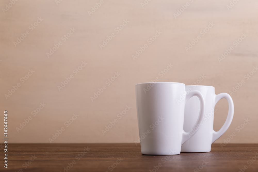 Obraz premium Mock-up mugs. Mockup coffee or tea cups. Design concept for branding. Front view. Wooden rustic board.