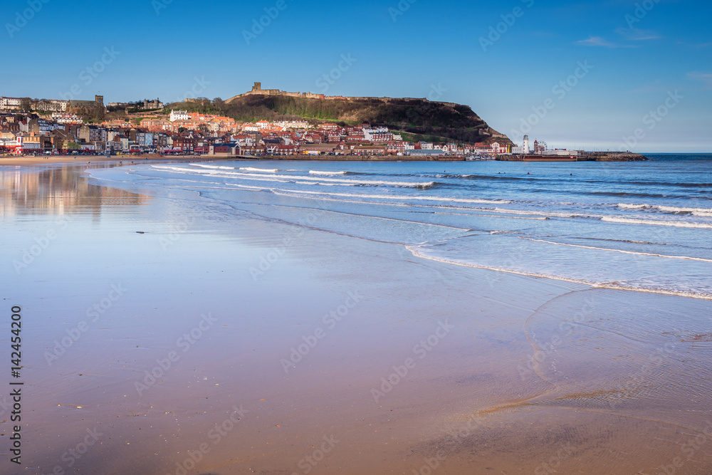 Ταπετσαρία Scarborough's South Bay / Scarborough is a town on the North Sea coast of North Yorkshire