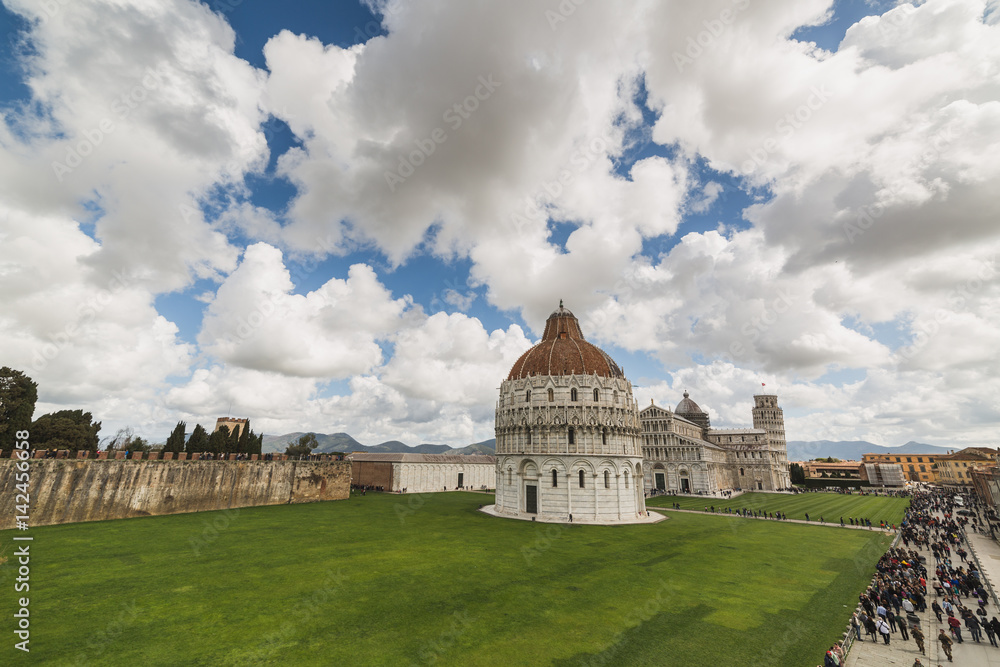 Piazza dei Miracoli Torre di Pisa vista dalle mura