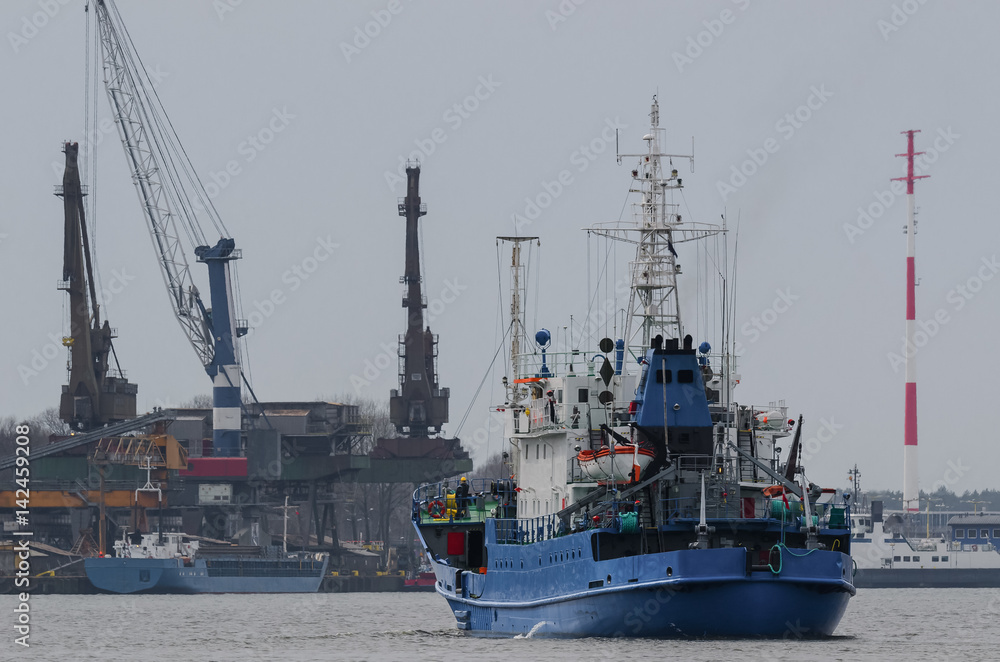 SHIPS IN THE PORT - Marine transport industry