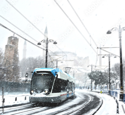 İstanbul tramway snowy