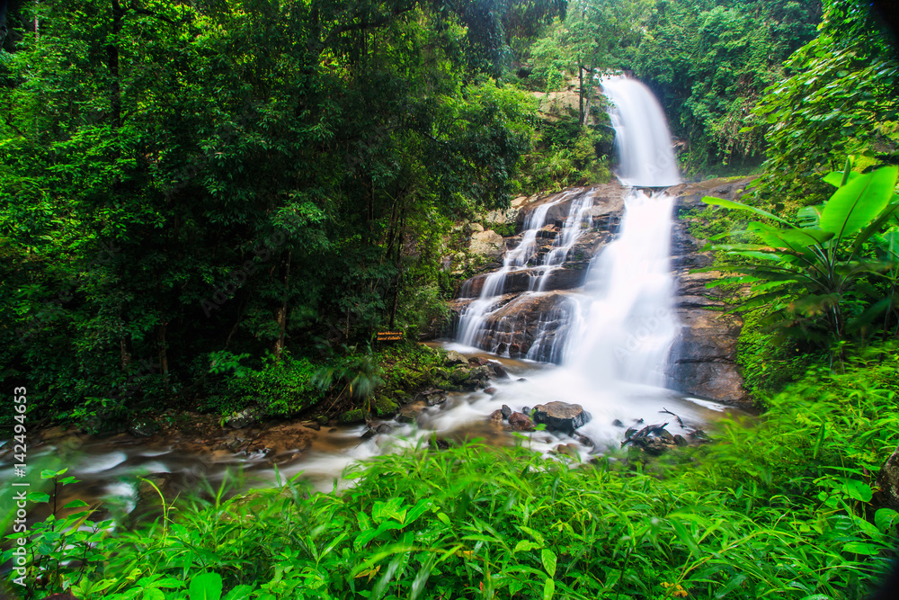 Obraz premium Huay Saai Leung waterfall in the rainforest at Doi Inthanon National park in Chiang Mai province of Thailand