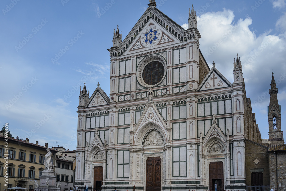 La basílica de la Santa Cruz (en italiano, Basilica di Santa Croce), Florencia, Italia
