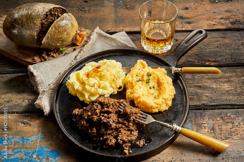 Quadro su tela Rustic meal of haggis, neeps and tatties