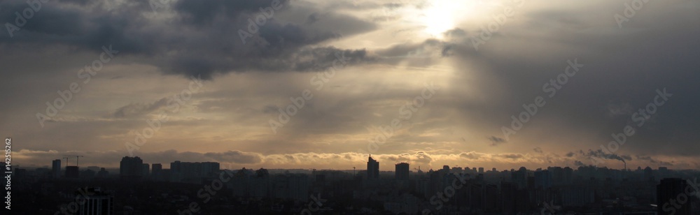 Закат над Киевом, Вечерний город