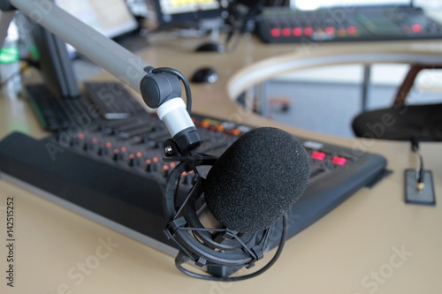 Recording studio talk radio in Kiev. On-line translation.