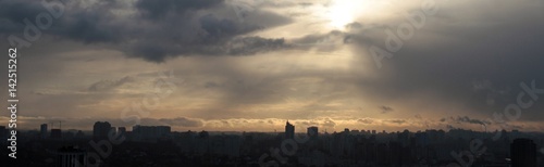 Закат над Киевом, Вечерний город