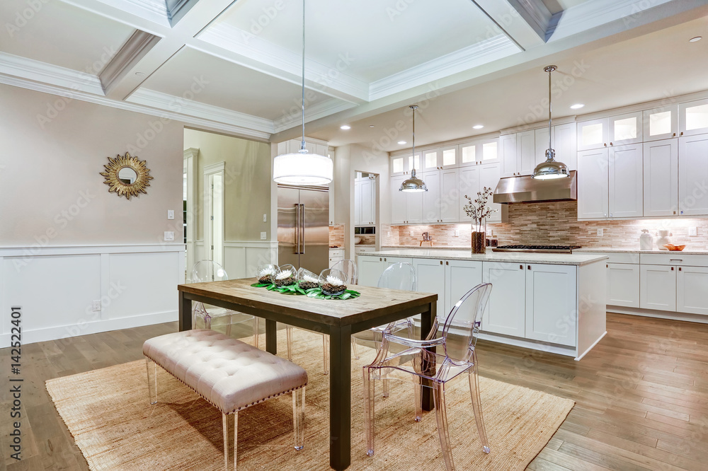 Lovely craftsman style dining space with coffered cealing Lovely craftsman style dining space with coffered cealing